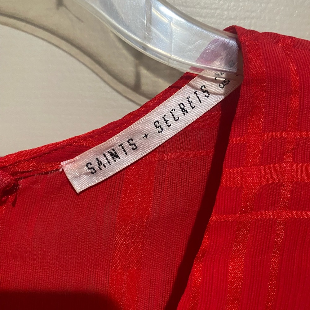Elegant Red V-Neck Romper - Picture 6 of 6